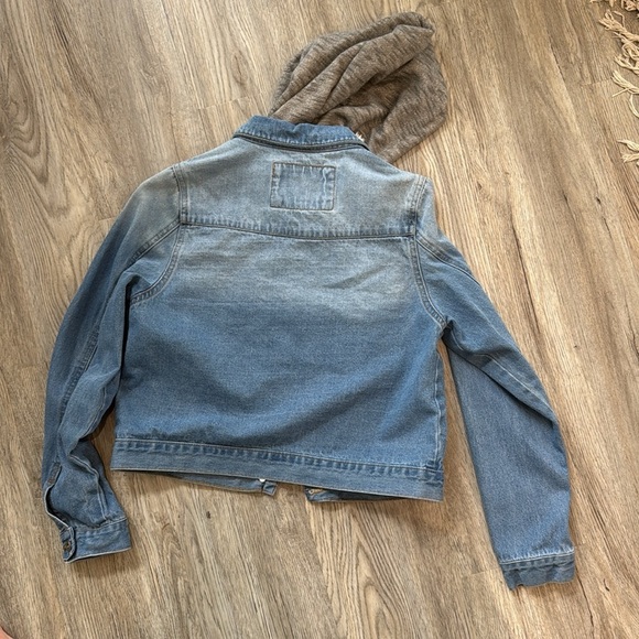 The Style Between Us Denim jacket with cloth hood Small (I5) - Picture 6 of 6